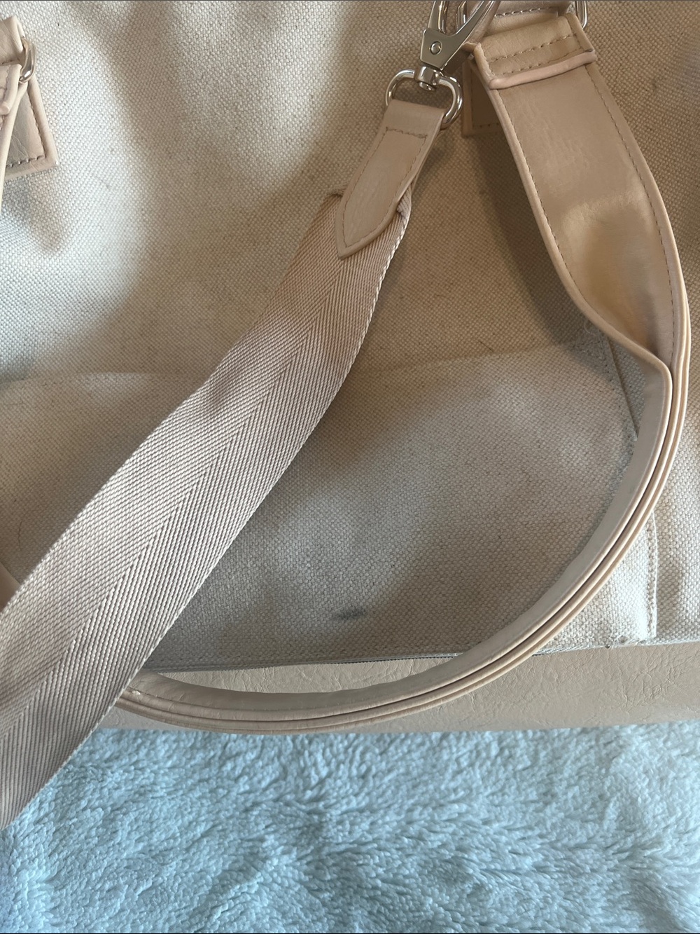 Weekender Duffel Bag from Beis - Picture 3 of 8
